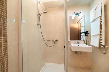 Фото номера Представительский люкс Отель Hotel Tisa г. Бэи­ле-Олэ­неш­ти 8
