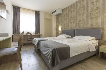 Фото номера Special Offer - BalneoTherapy- Double Room Отель Hotel Olanesti &amp; Spa Medical г. Бэи­ле-Олэ­неш­ти 2