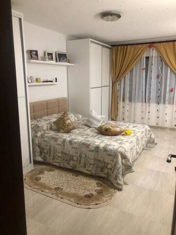 Фото номера Номер с кроватью размера «king-size» Проживание в семье CASA RELY г. Бэи­ле-Олэ­неш­ти 14