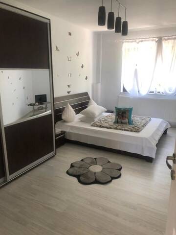 Фото номера Номер с кроватью размера «king-size» Проживание в семье CASA RELY г. Бэи­ле-Олэ­неш­ти 20