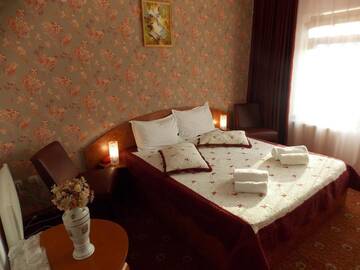 Фото номера Трехместный номер Отель Hotel Suprem г. Бэи­ле-Олэ­неш­ти 8