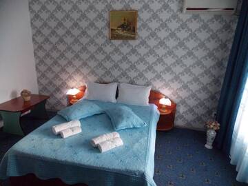 Фото номера Трехместный номер Отель Hotel Suprem г. Бэи­ле-Олэ­неш­ти 6