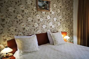 Фото номера Двухместный номер с 1 кроватью Отель Hotel Suprem г. Бэи­ле-Олэ­неш­ти 2