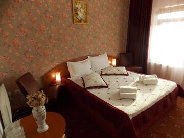 Фото номера Трехместный номер Отель Hotel Suprem г. Бэи­ле-Олэ­неш­ти 4